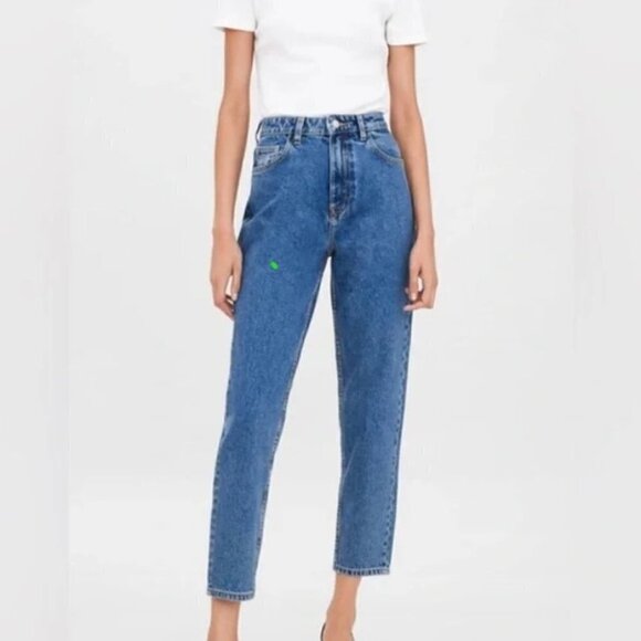 Zara sz 2 Mom-Fit High Waist Stonewash Blue Tapered Ankle Jeans Women's EUC - Picture 2 of 7